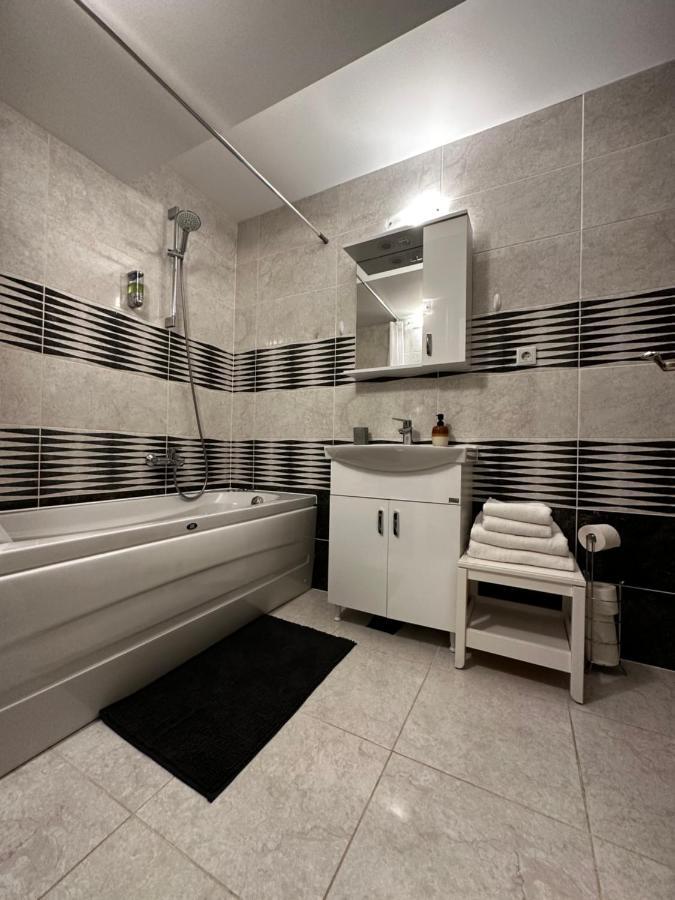 Terrace Apartments Otopeni ! المظهر الخارجي الصورة